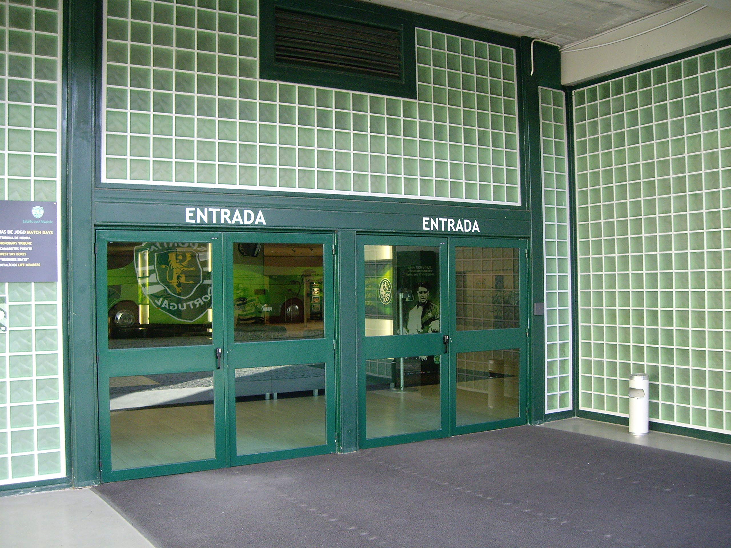 Bloque de Cristal Lux Glass Verde Claro Ondulado Satinado 2 caras | cm 19x19x8 | Unidad de venta 1 caja de 6 pzas