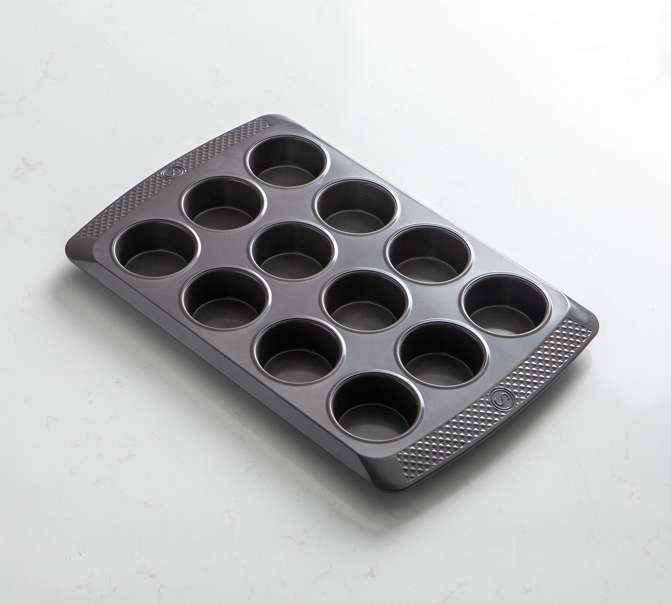 SAVEUR SELECTS 12-Cup Muffin Pan, Non-stick, Warp-resistant Carbon Steel, Dishwasher Safe, Artisan Bakeware Series