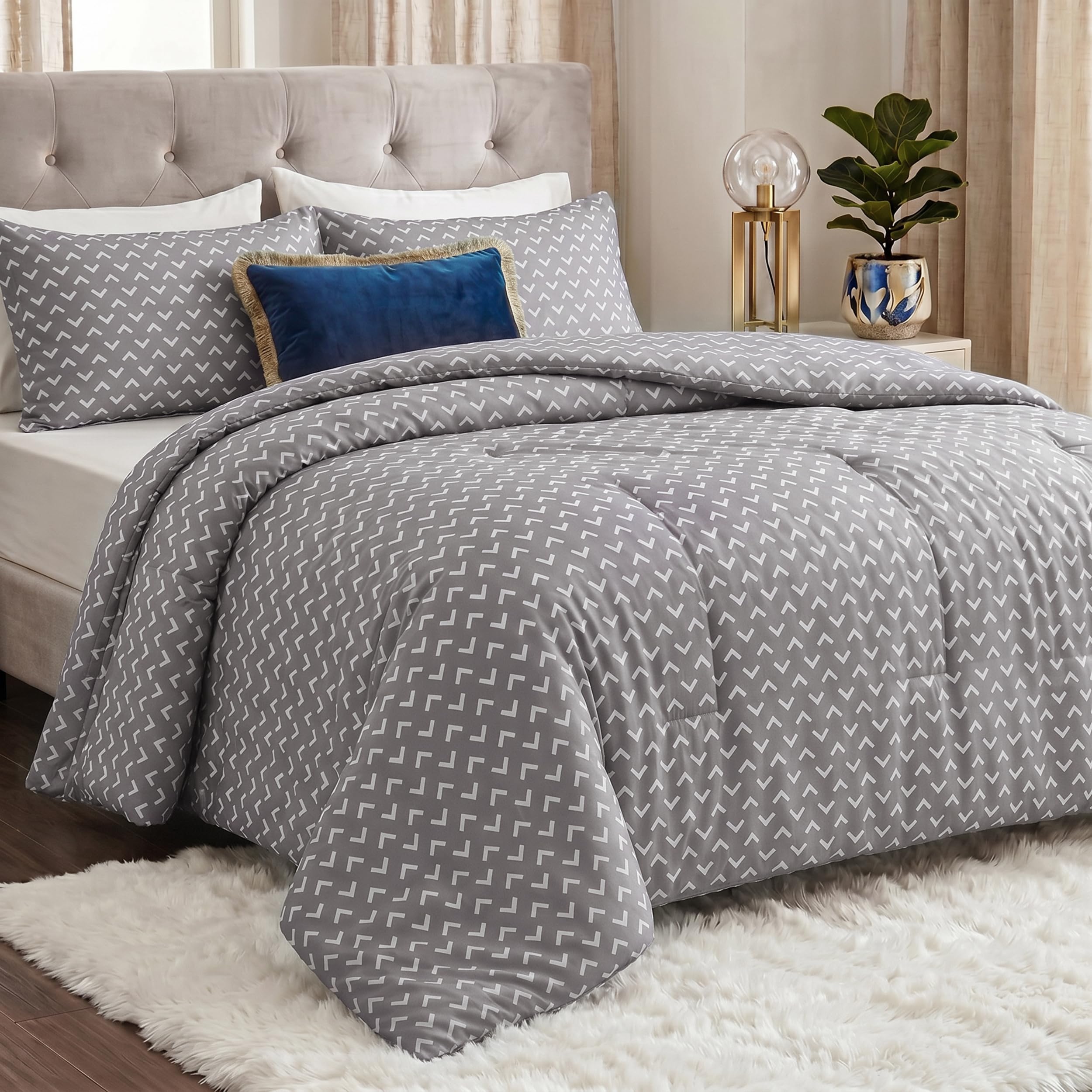 Queen Comforter Set 3 Piece Arrow White by Utopia Bedding Printed Comforters Queen Size Bedding Comforters Set Down Alternative Soft Bed Set 1 Comforter(88 x 88 inches) 2 Pillow Shams(20 x 26 inches)