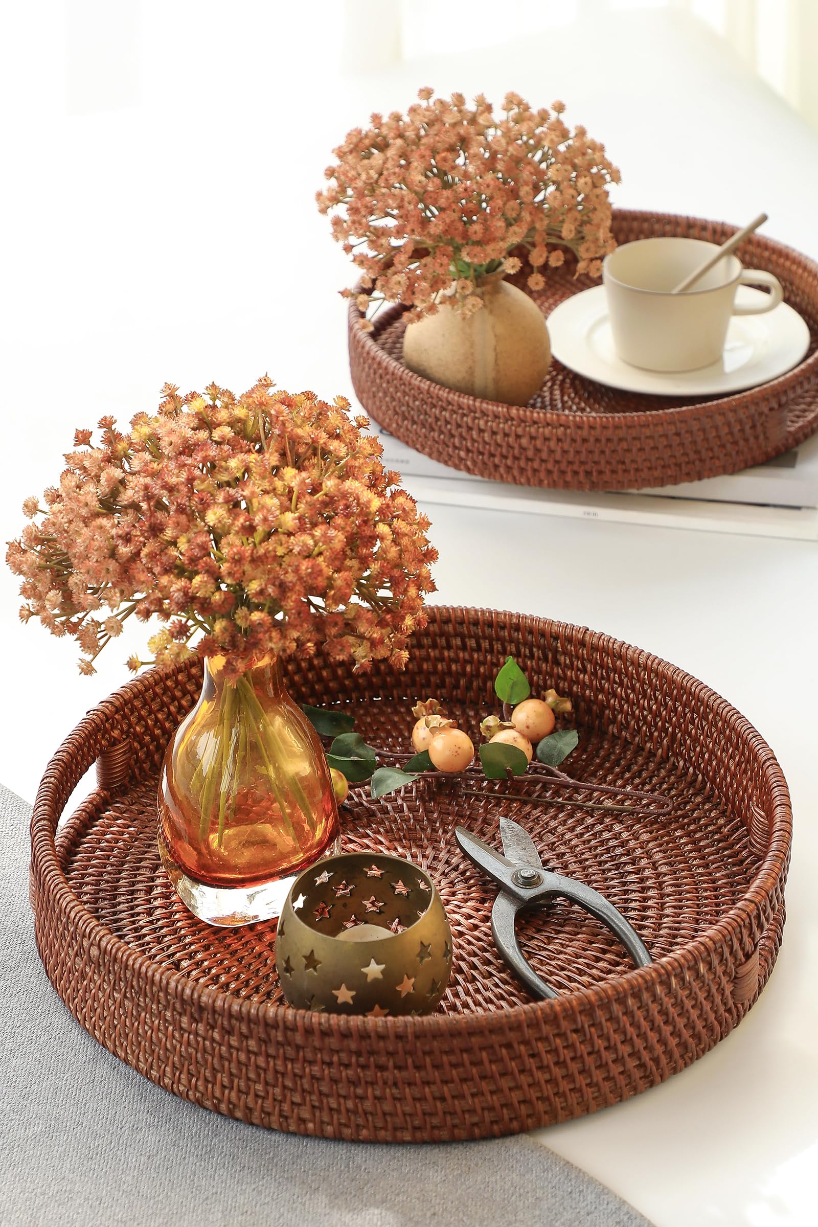 HITOMEN 36,1 cm handgewebtes rundes Rattan-Serviertablett dekorative Ottomane Weidenplatte mit Griffen für Couchtisch, Frühstück, Getränke, Snack, Brot, Obst, Gemüse (Braun - L)