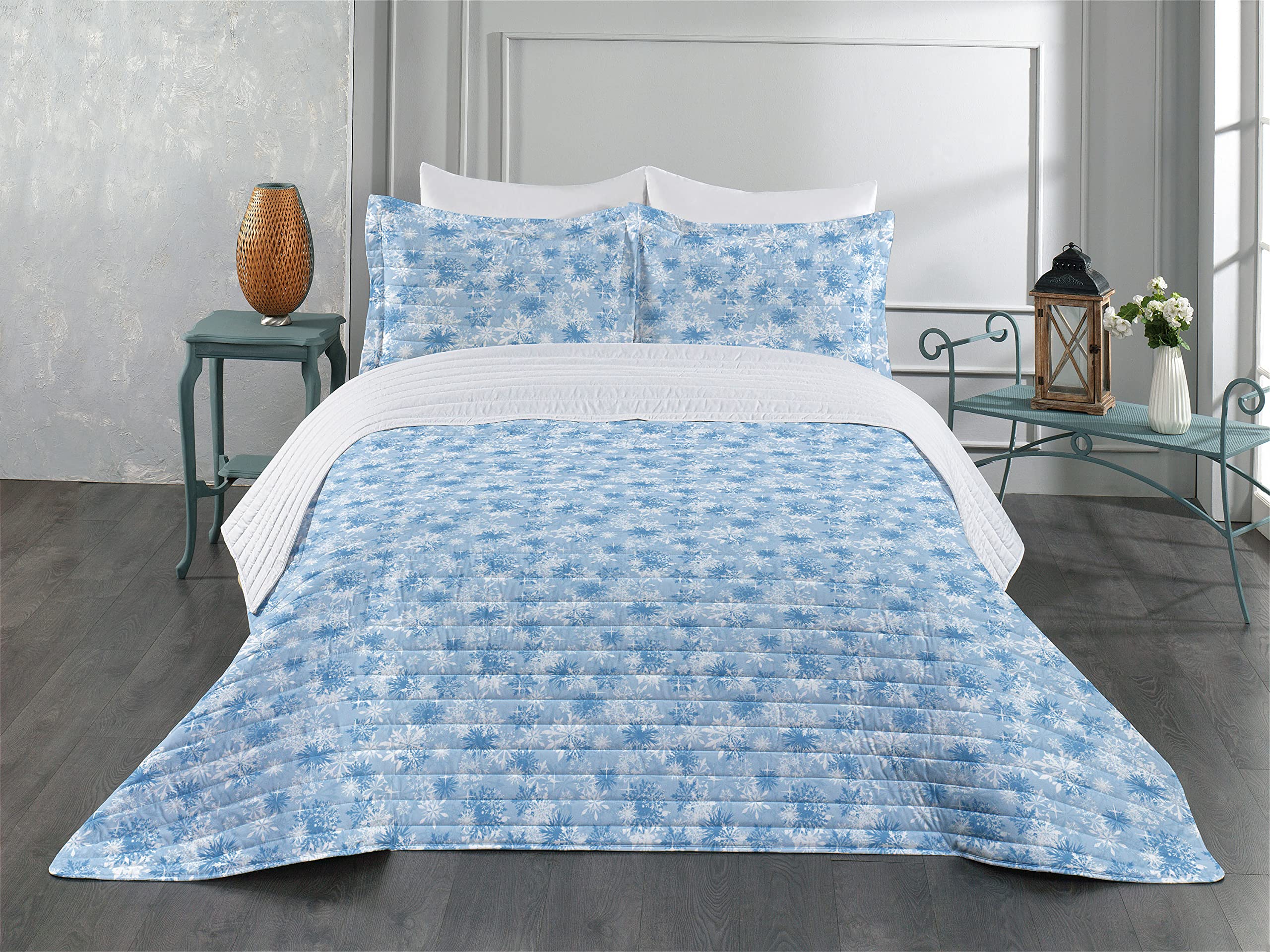 Ambesonne Snowflake Microfiber Bedspread Set