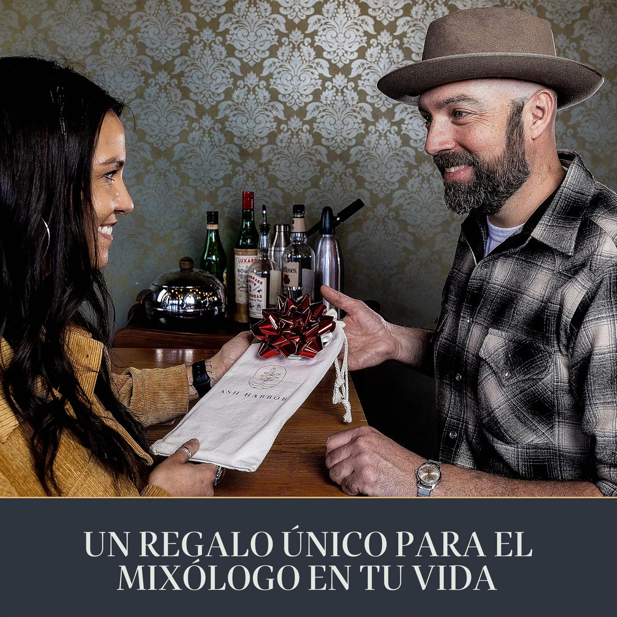 Ash Harbor - Bandeja transparente de diseño para hacer cubitos de hielo, moldes de hielo modernos para bourbon y cócteles en 5 segundos, sello de cubo de molde de whisky, accesorios de camarero