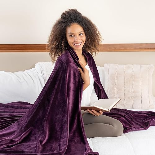 Miniatura 3 de Berkshire Blanket Manta clásica de VelvetLoft sólida, ligera, suave y mullida para cama y sofá, color morado berenjena, 50 x 60 pulgadas