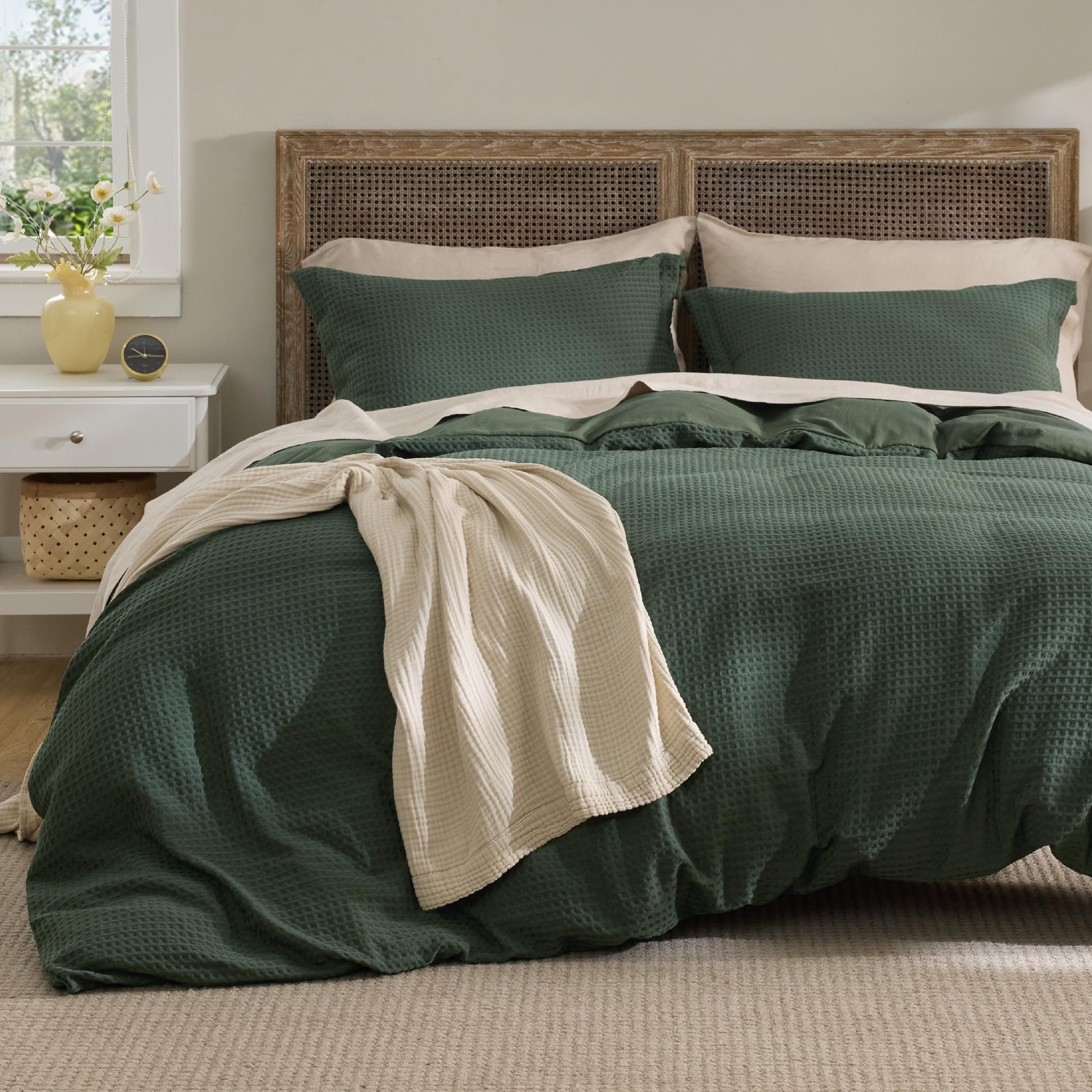 bedsure luxury waffle duvet cover queen size - textured duvet cover set, soft, breathable bedding set (90"x90") with 2 pillow shams for all season, forest green, comforter not included