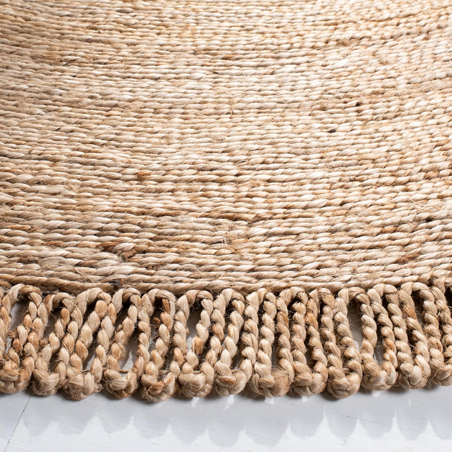 SAFAVIEH Natural Fiber Collection Area Rug - 5' Round, Natural, Handmade Boho Charm Farmhouse Jute, Ideal for High Traffic Areas in Living Room, Bedroom (NF168A)