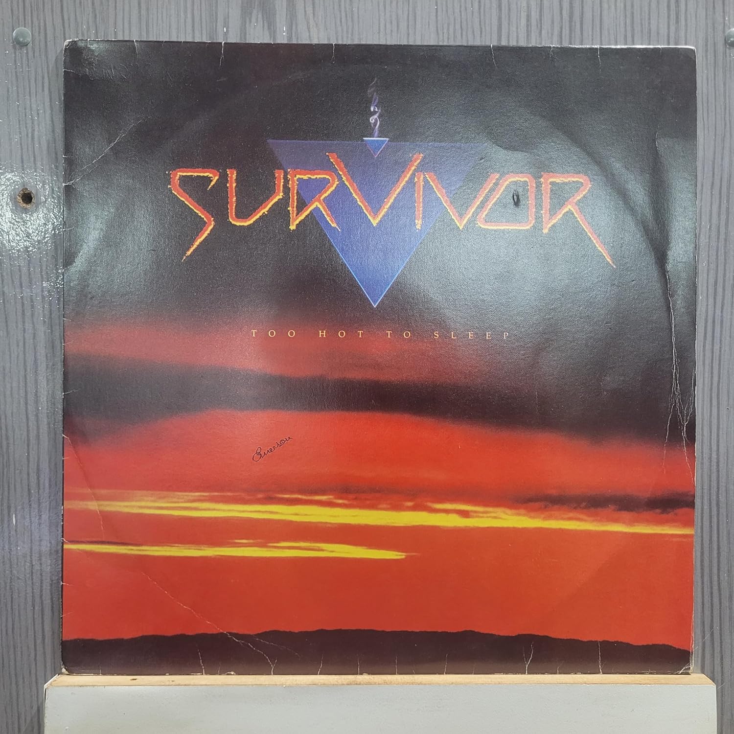LP TOO HOT TO SLEEP (NACIONAL) por Survivor — capa do álbum