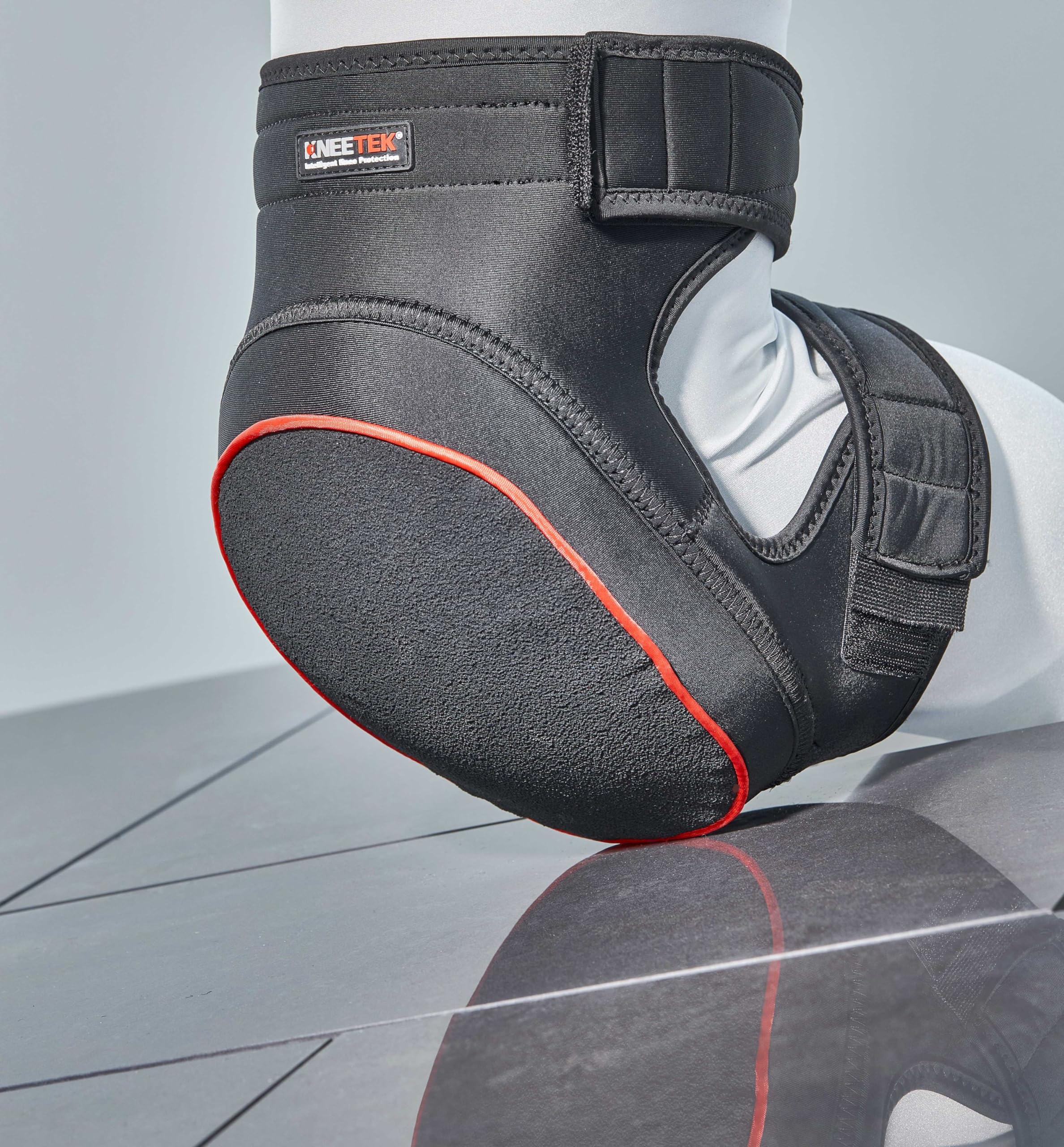 Rodilleras Kneetek SAFETEK Poly 70001: muy antideslizantes, protegen las rodillas y alivian la carga al trabajar de rodillas, adecuadas para techadores, alicatadores y montadores de andamios.