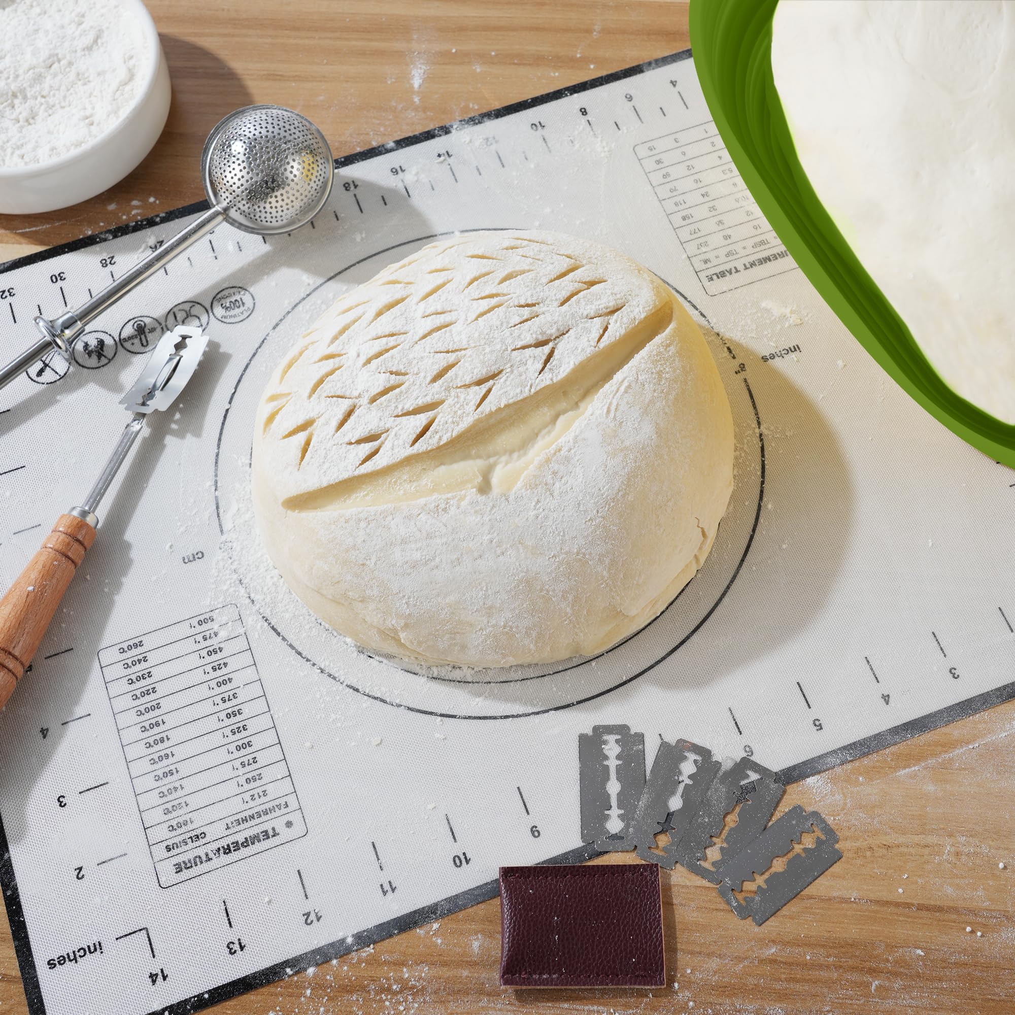 Sauerteig Brot Bakset mit hochwertigem Emaillepott und Gärkorb Brot Natur Roggenbrot Gärkorb Set Gärkorb Rund, Handgebacken Brotbackset, geeignet für Hobbybäcker und Sauerteig Brot Liebhaber (Grün)
