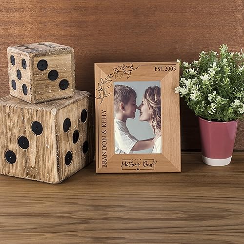 Miniatura 9 de Be Burgundy Marco de fotos personalizado para mamá de 4 x 6 pulgadas  Love You Since, regalos para mamá de hija e hijo, marco grabado personalizado