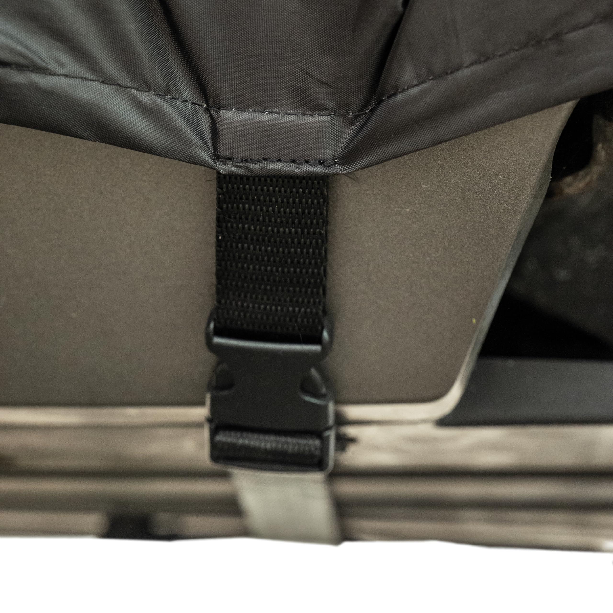 telo coprimoto da intemperie Plus Hydroscud. Telo copri scooter Tg. XL, protezione moto di grandi dimensioni con parabrezza e bauletto. Impermeabile 222 x 90 x 136 cm. Telo impermeabile esterno.