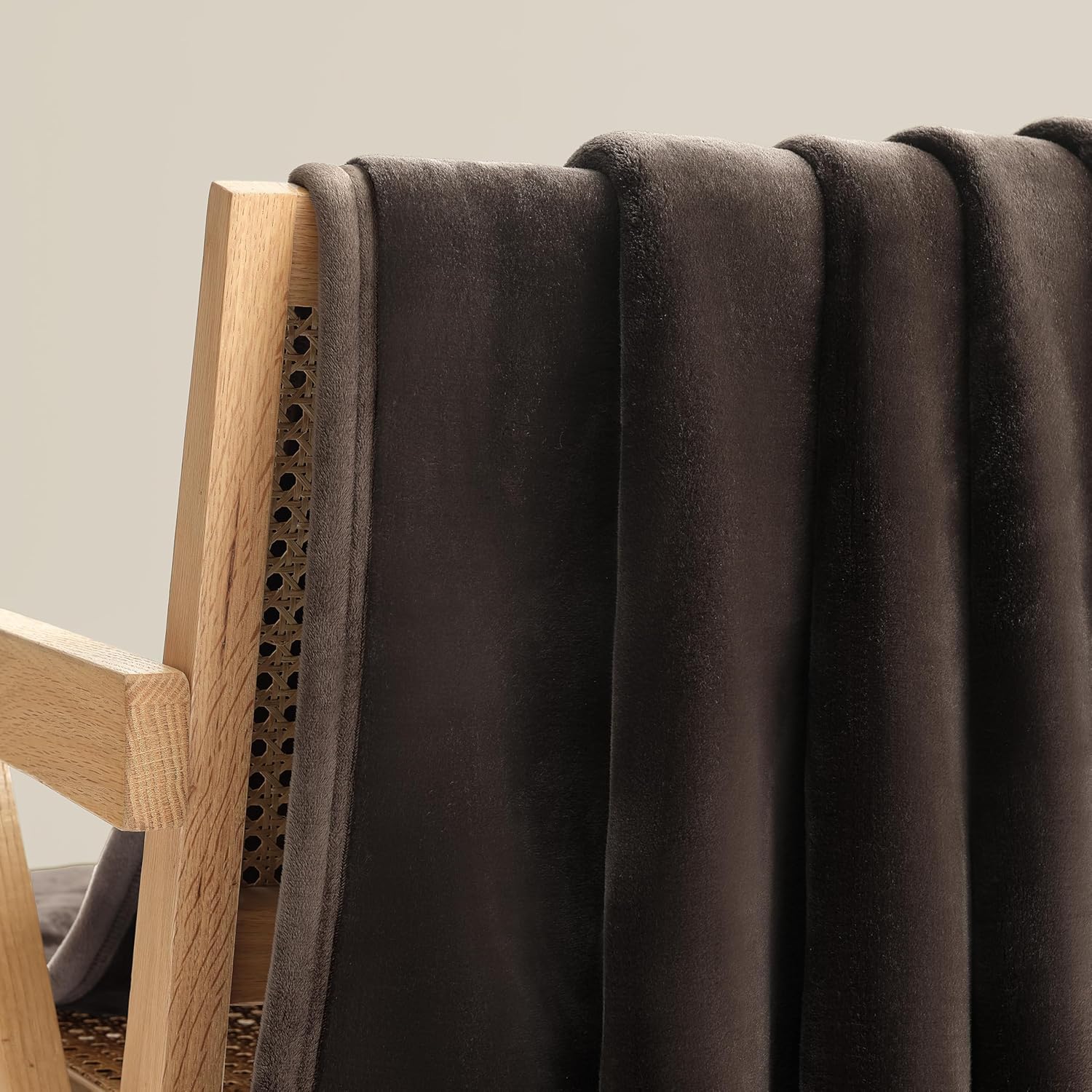 UGG Coco Plush Throw Blanket – Cozy Soft Fleece Blanket for Couch, Bed or Chair, Housewarming Gift for Women, Bedroom or Living Room Decor, Lightweight & Hypoallergenic, 50" x 70" Brown (Root)