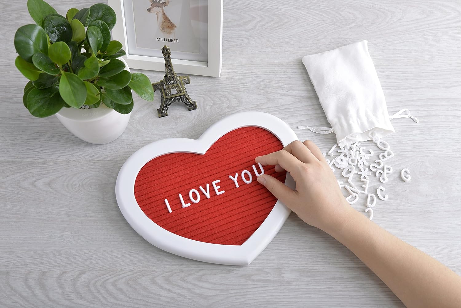 Heart-Shaped Felt Letter Board – 8x8 Inches Felt Board with Letters – Ideal for Special Events & Decoration – Includes Stand, Wall Hooks & Scissors – Premium Quality Changeable Letter Board