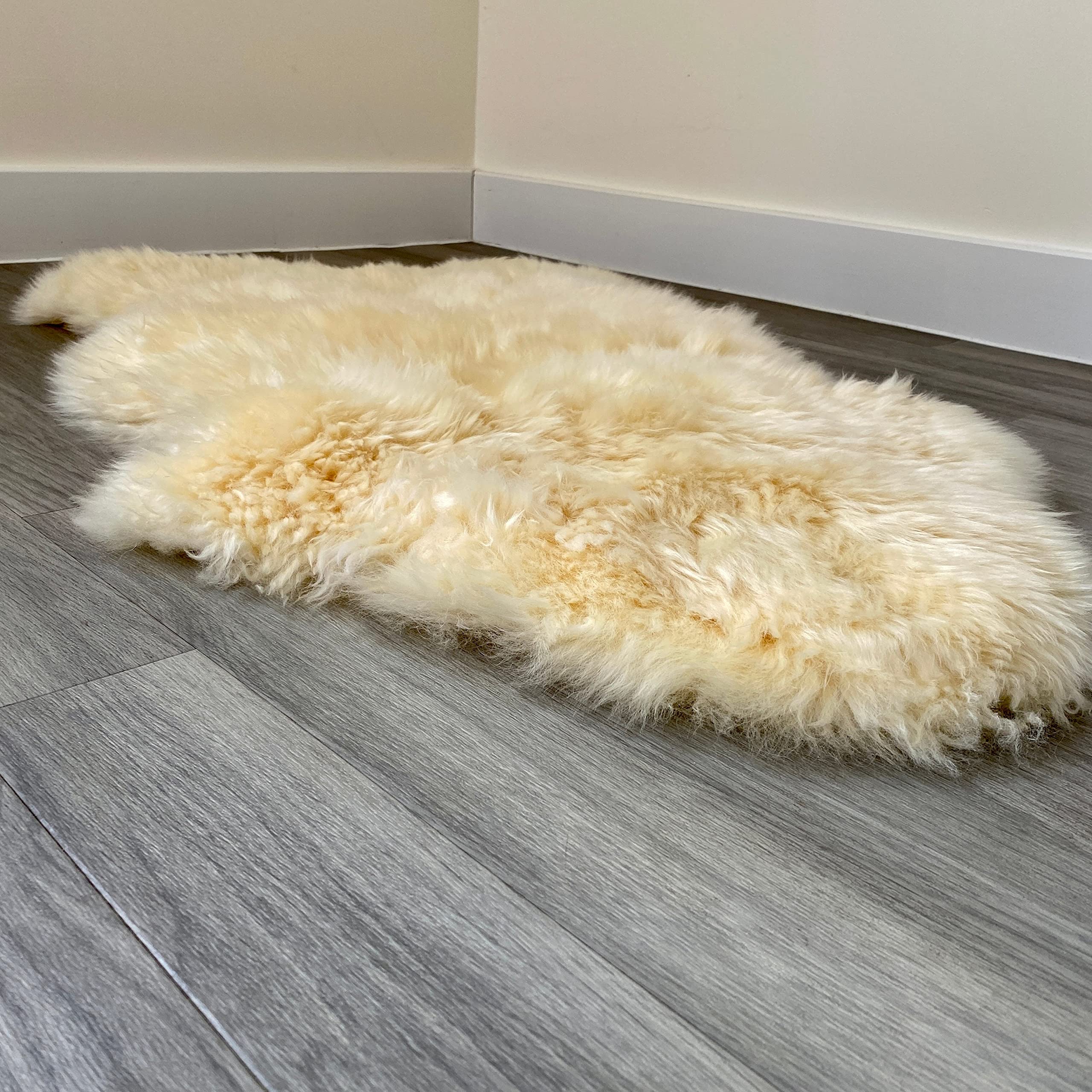 Véritable tapis en peau de mouton colorée | Tapis en peau de mouton extra épais (crème, simple 95 x 60 cm)