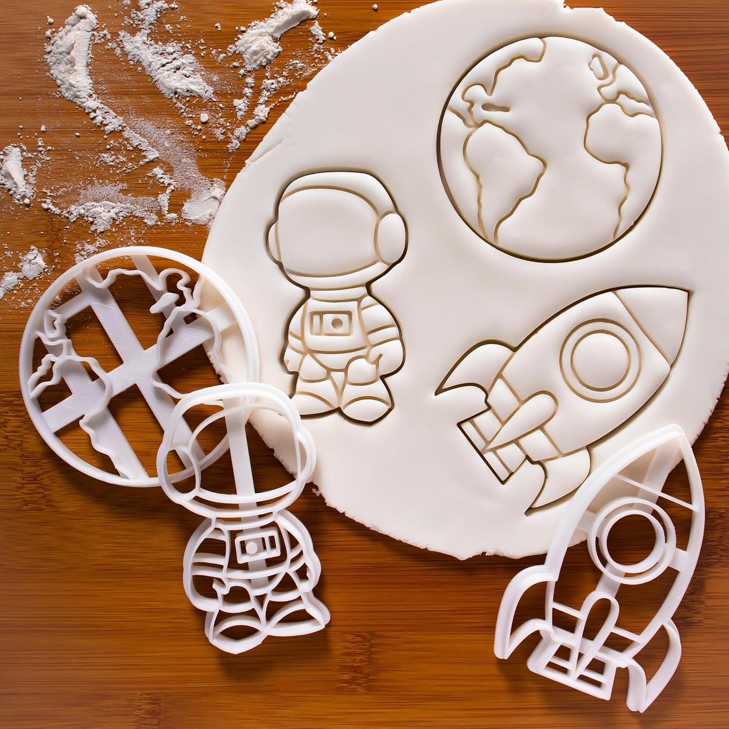 Set of 3 Space theme cookie cutters (Designs: Astronaut, Rocket and Earth), 3 pieces - Bakerlogy