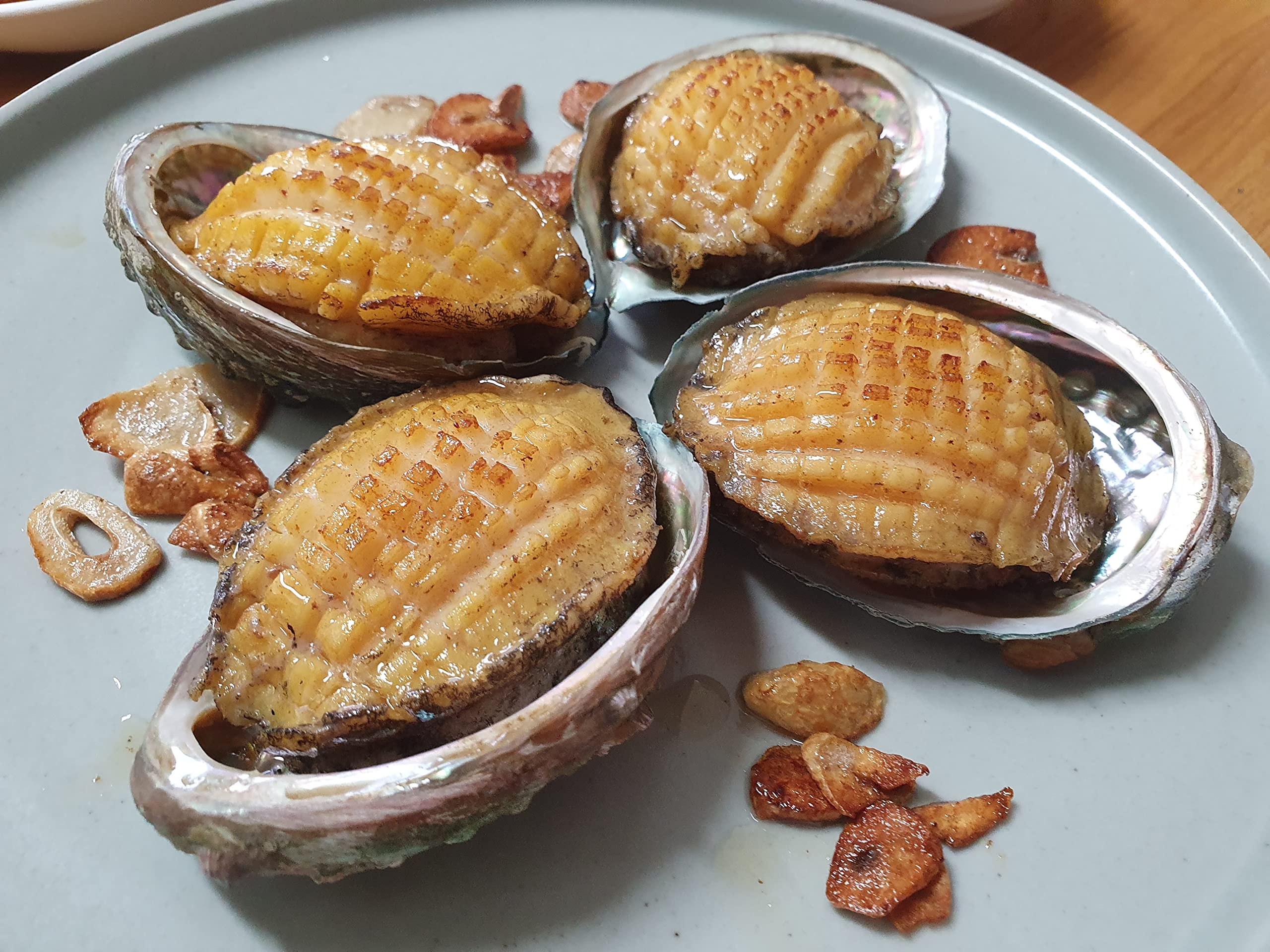 Amazon.co.jp: 築地直送 あわび 大粒 5-9個 1kg 生食用 活〆 刺し身