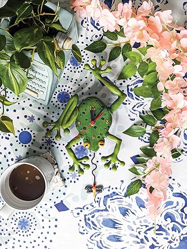 Miniatura 6 de Allen Designs Enesco Frog Catching a Dragonfly - Reloj de pared con péndulo esculpido, 14 pulgadas, color verde