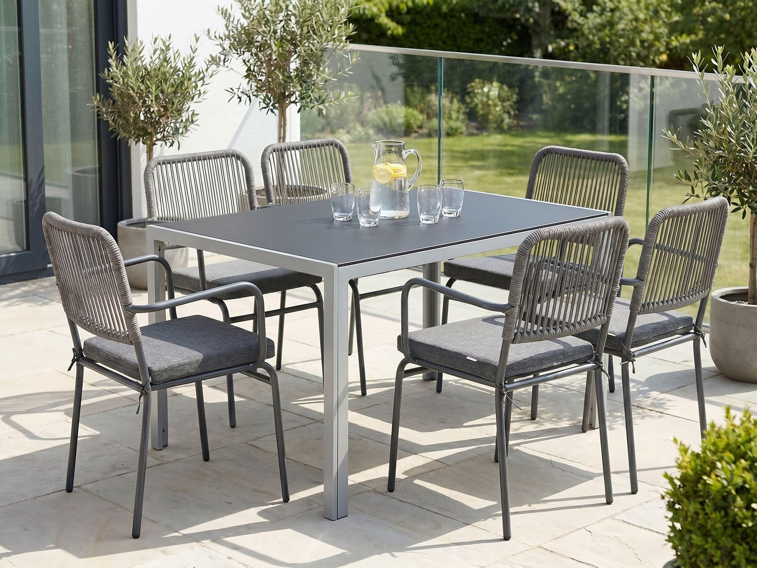 Beliani Gartentisch Esstisch Glas Schwarz für 6 Personen 160x90 cm Aluminium Catania
