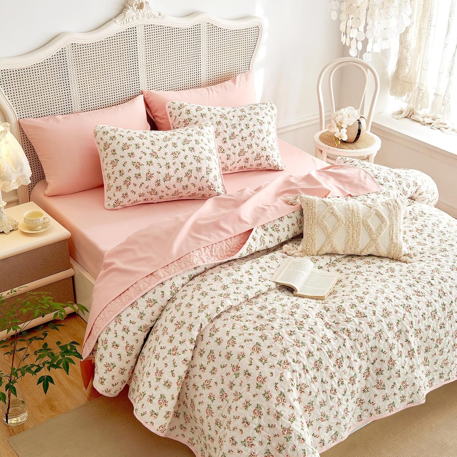 Wake In Cloud - Floral Quilt Set, Coquette Cottagecore Shabby Chic Flower Pattern for Women Teen Girls, Reversible Lightweight Bedspread Coverlet, 3 Pieces, Peach Blush, Twin/Twin XL Size - Image 4