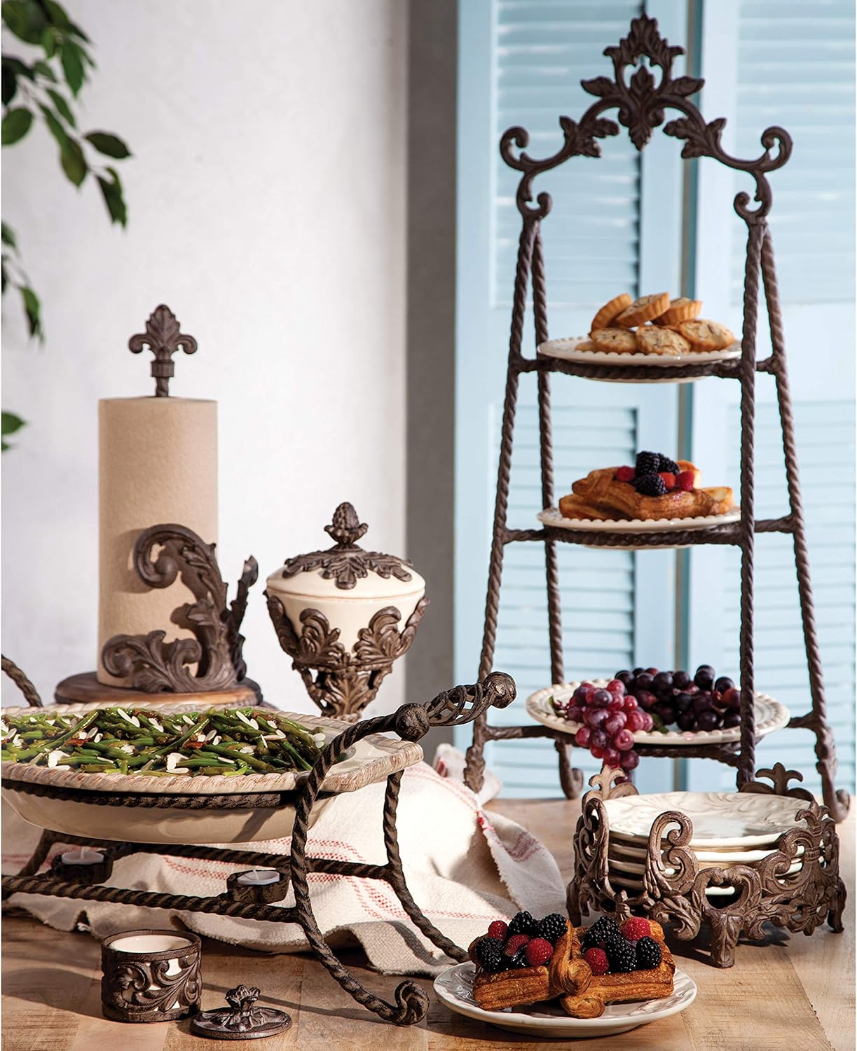 New Arrivals GG Collection Acanthus Leaf Snack Bowl