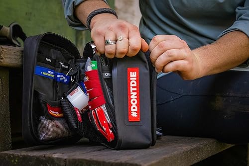 Miniatura 8 de Uncharted Supply Co. First Aid Plus - Kit de primeros auxilios y supervivencia impermeable con respaldo MOLLE Rip-Away - Repleto de suministros