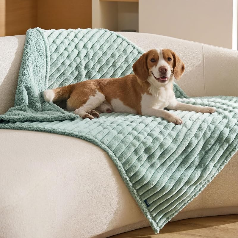 Manta para cães Bedsure ComfyFleece® com revestimento interno impermeável Garden Green 102 x 127 cm - 1 unidade