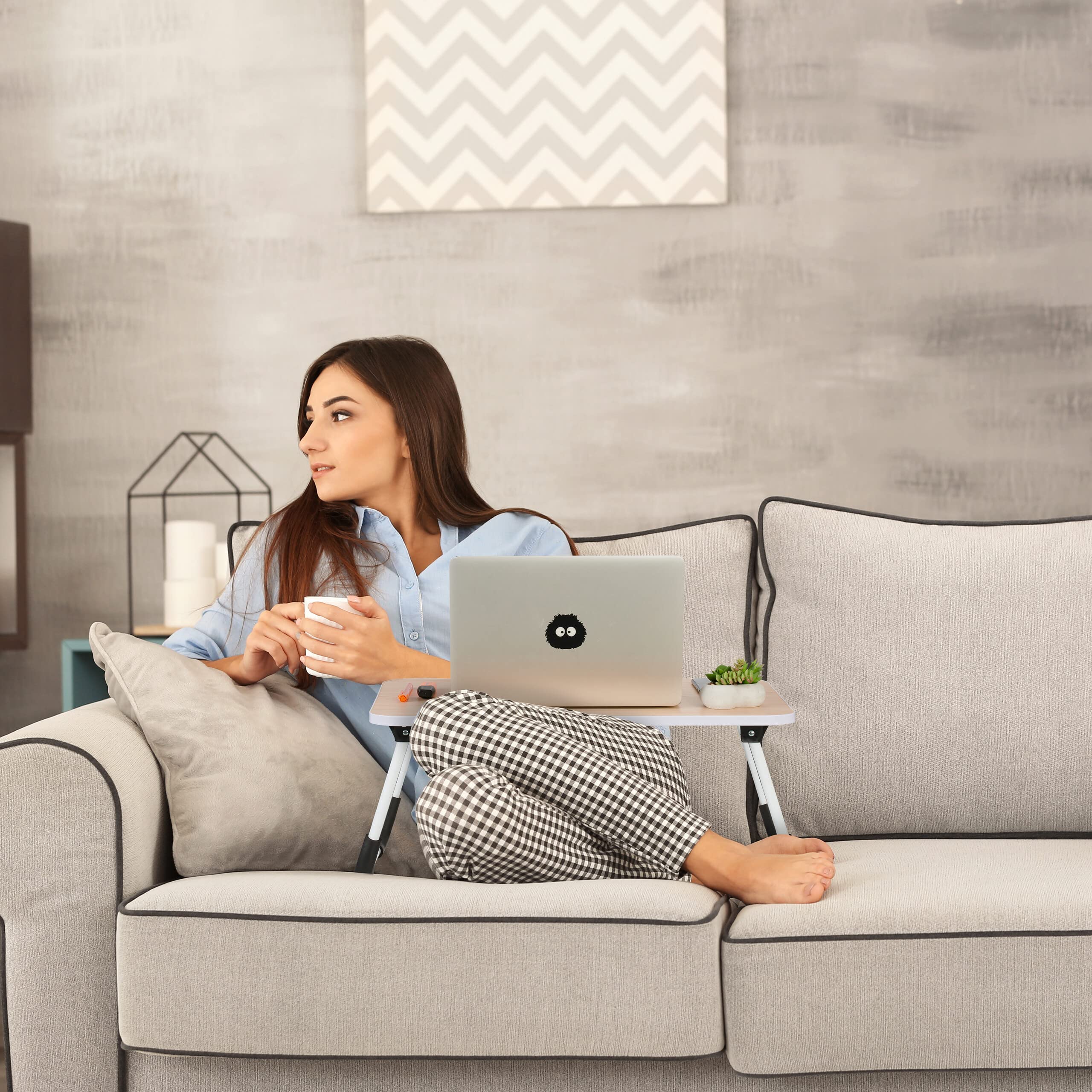 Relaxdays Tavolino per Laptop, Pieghevole, Letto e Divano 26x63x40 cm, Tavolinetto Notebook, MDF e Ferro, Marrone Chiaro