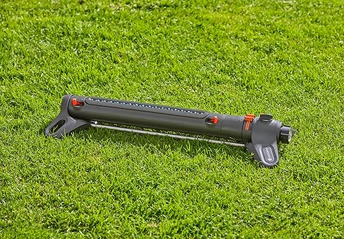 Miniatura 10 de GARDENA 20570  Hasta 3800 pies cuadrados - Aspersor oscilante ajustable AquaZoom para patio, para regar césped y jardín de gran área. El aspersor