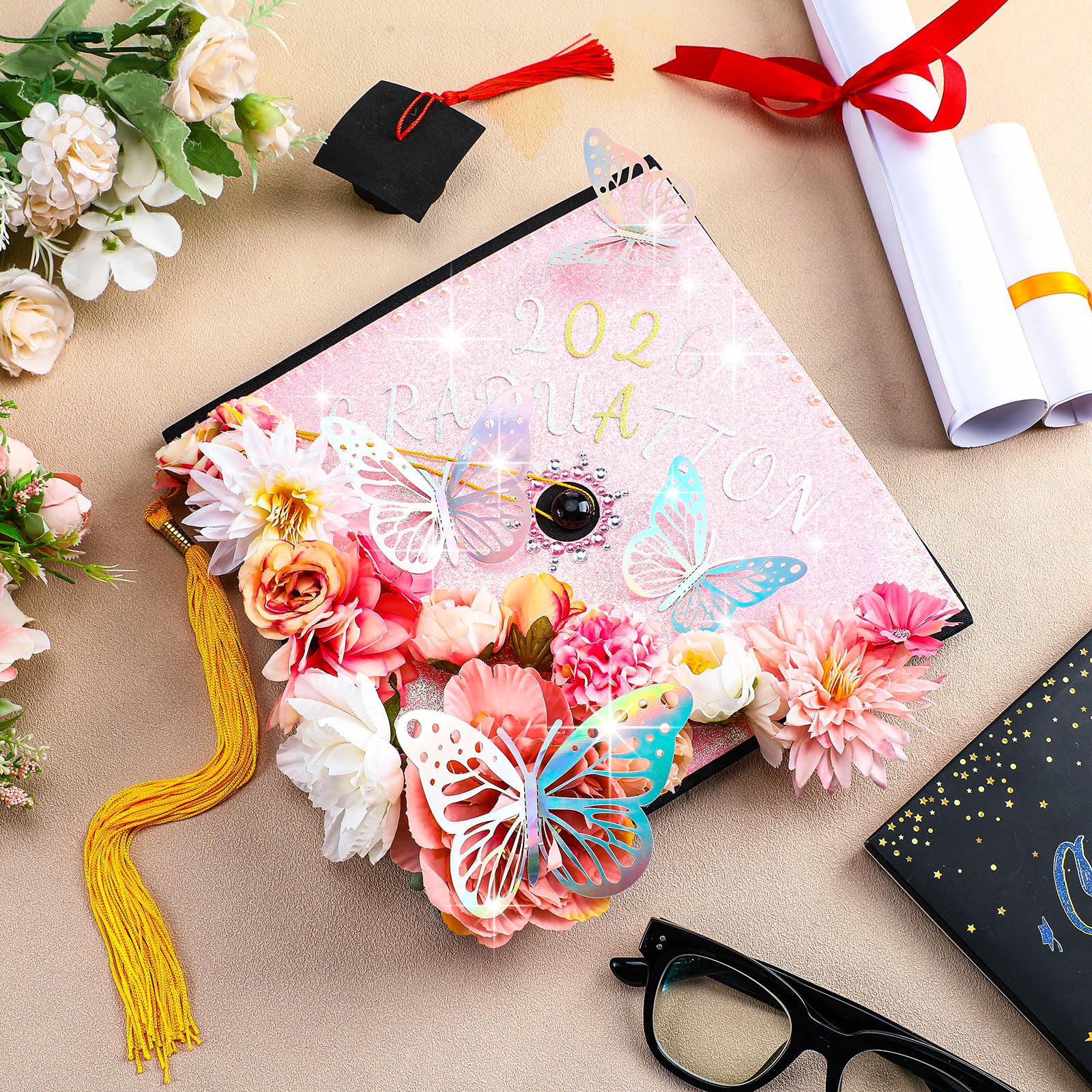 Wavwavw 44 piezas de decoración de gorra de graduación, kit de accesorios rosas con flores artificiales 3D, calcomanías de mariposa 3D, calcomanías de perlas de diamantes de imitación, calcomanías de