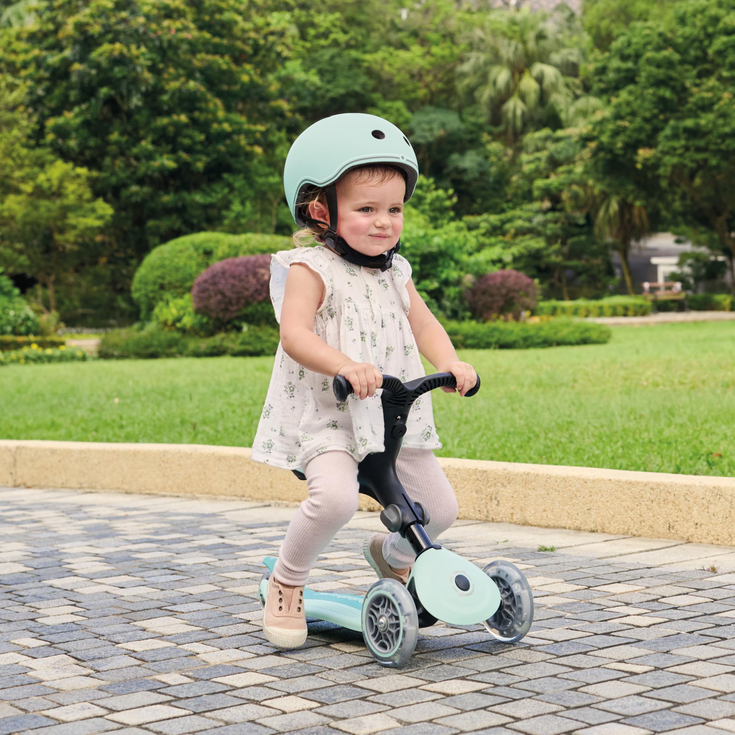 Globber - GO•UP ACTIVE LIGHTS 360 - monopattino evolutivo con seduta girevole a 360°, poggiapiedi, luci LED e 3 ruote, per bambini da 15 mesi a 6 anni - verde menta