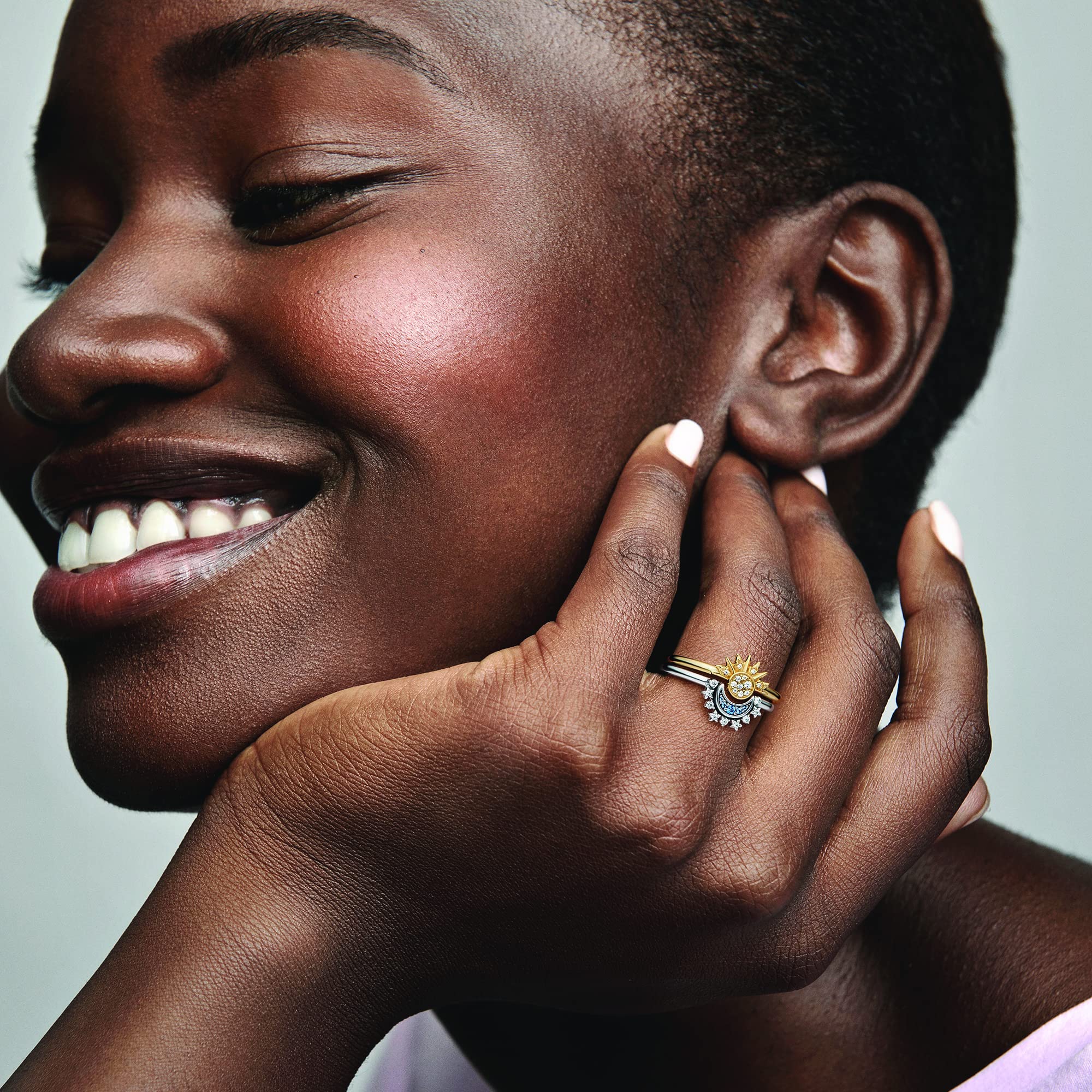 PANDORA Moments - Anello sole luminoso, placcato in oro 14k, con pietre di zirconia cubica incolori