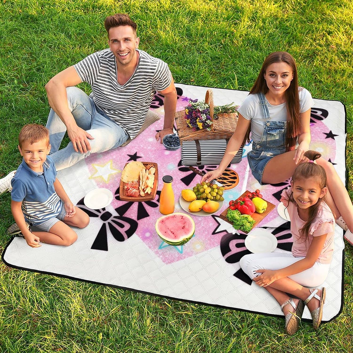 Heart Pattern Picnic Blanket with Zipper Water Resistant Sand Free Picnic Mat Washable Foldable Easy Carry Beach Blanket for Lawn Beach Hiking Camping