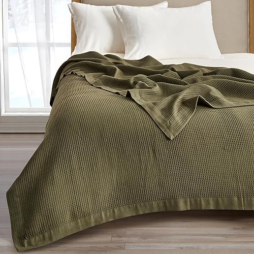 Great Bay Home Manta 100% algodón de tejido de gofre verde oliva, tamaño matrimonialqueen, ligera y transpirable, suave y versátil, manta de cama