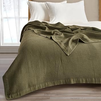 Great Bay Home 100% Cotton Blanket for King Size Bed | Lightweight and Breathable Waffle Weave Blankets for Summer & Spring | Versatile, Layering Dark Green Bed Blanket, Olive, 102x90 inches