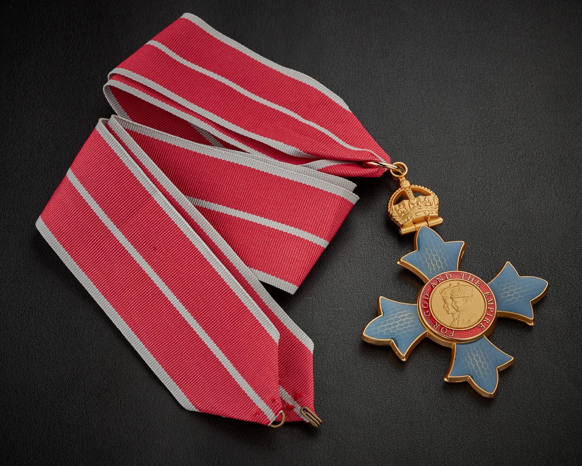 THE COMMEMORATIVE COIN Full Size Replica Commander of the Order of the British Empire CBE Medal. Military Ribbon/Division/Honour. 24ct Gold, Enamel, 70cm Neck Ribbon