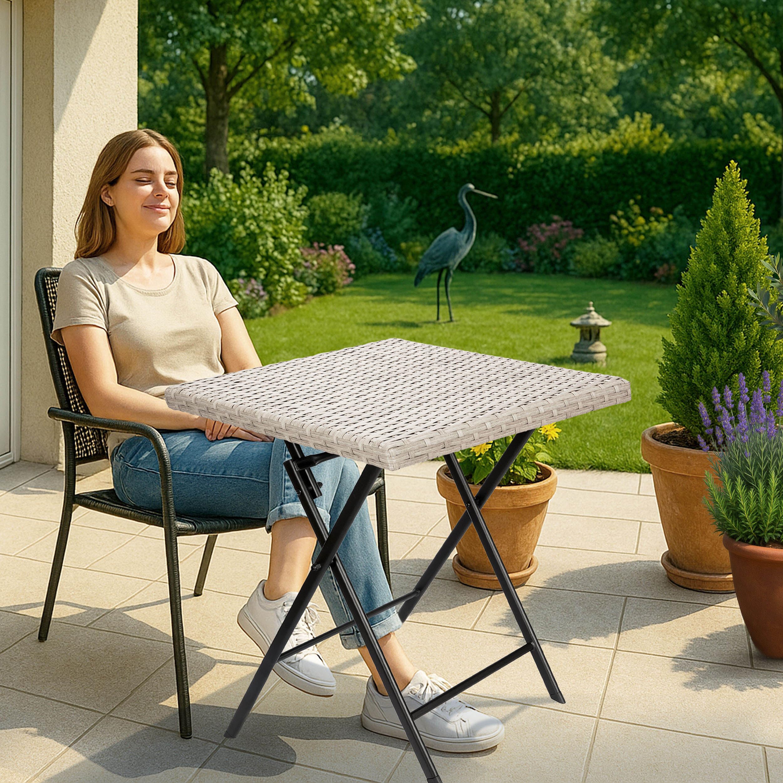 BRUBAKER Mesa de Jardín Lugano - Mesa de Balcón 58 x 58 cm Impermeable - Mesa Auxiliar Plegable de Poliratán y Metal - Mesa de Camping Cuadrada para Balcón, Terraza - Mesa Bistro - Gris Beige
