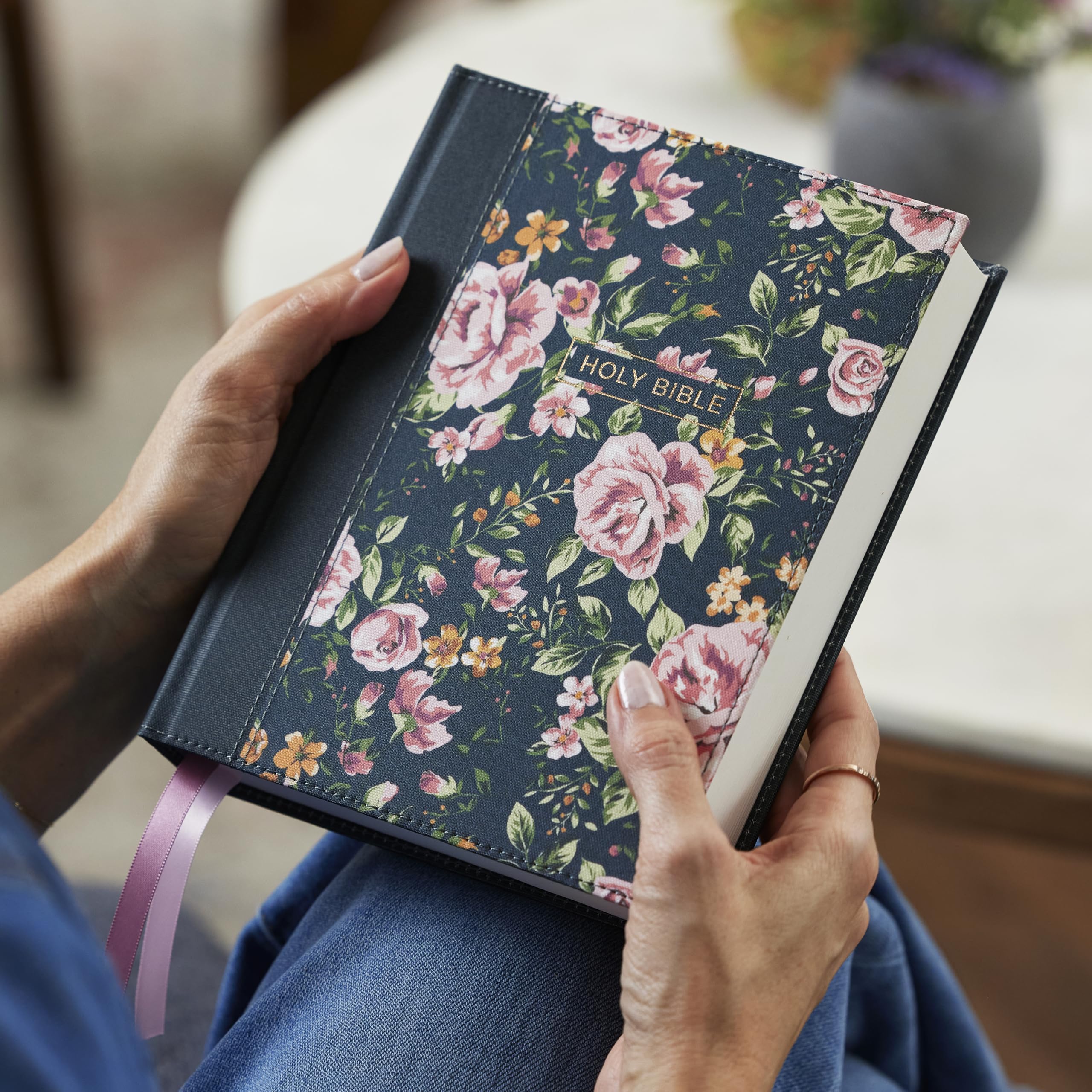NKJV, Journal the Word Bible, Cloth Over Board, Gray Floral, Red Letter Edition, Comfort Print: Reflect, Journal, or Create Art Next to Your Favorite Verses