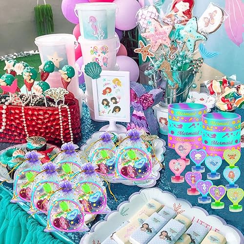 Miniatura 8 de 90 piezas de recuerdos de fiesta de sirena para niñas, suministros de cumpleaños de sirena con pulseras, collares, anillos, llaveros, calcomanías de