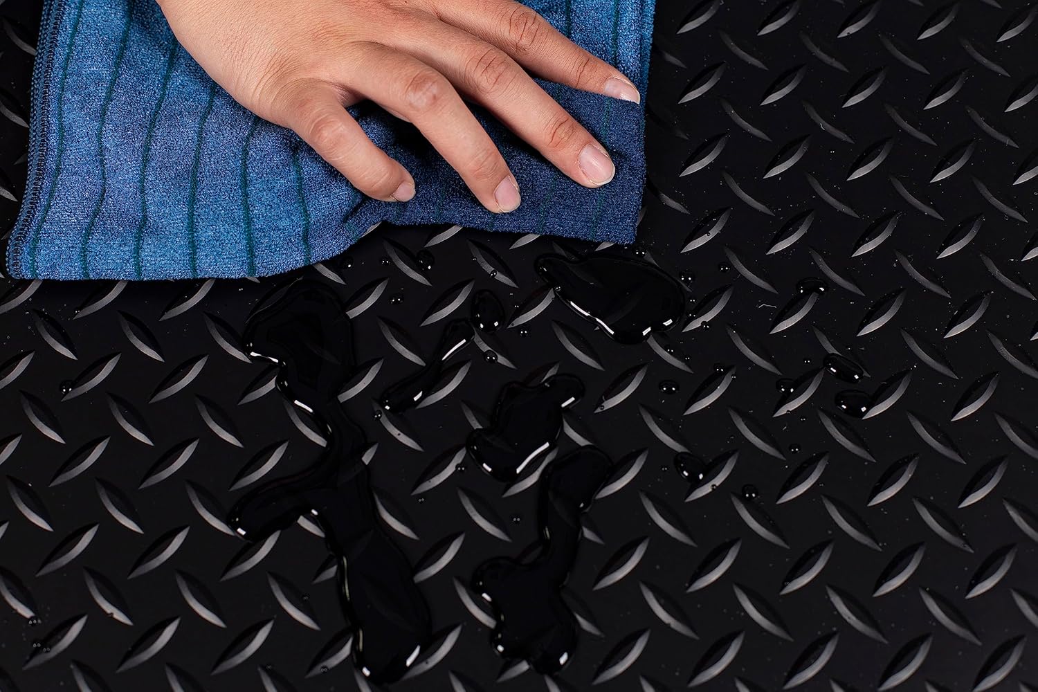 G-Floor Performance Vinyl Garage Runner Diamond Tread Pattern (Midnight Black, 27" x 96")