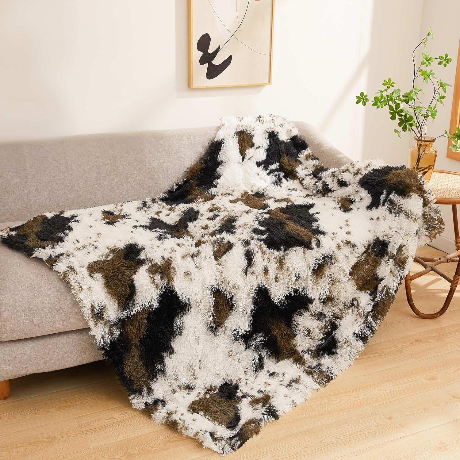 LIFEREVO Luxury Cow Print Shaggy Plush Throw Blanket Ultra Soft Fluffy 50"x60" Warm Comfy Throws Blanket Faux Fur Blanket Throw Fuzzy Fur Throw for Office Couch, Sofa, Living Room, Cow Print Brown