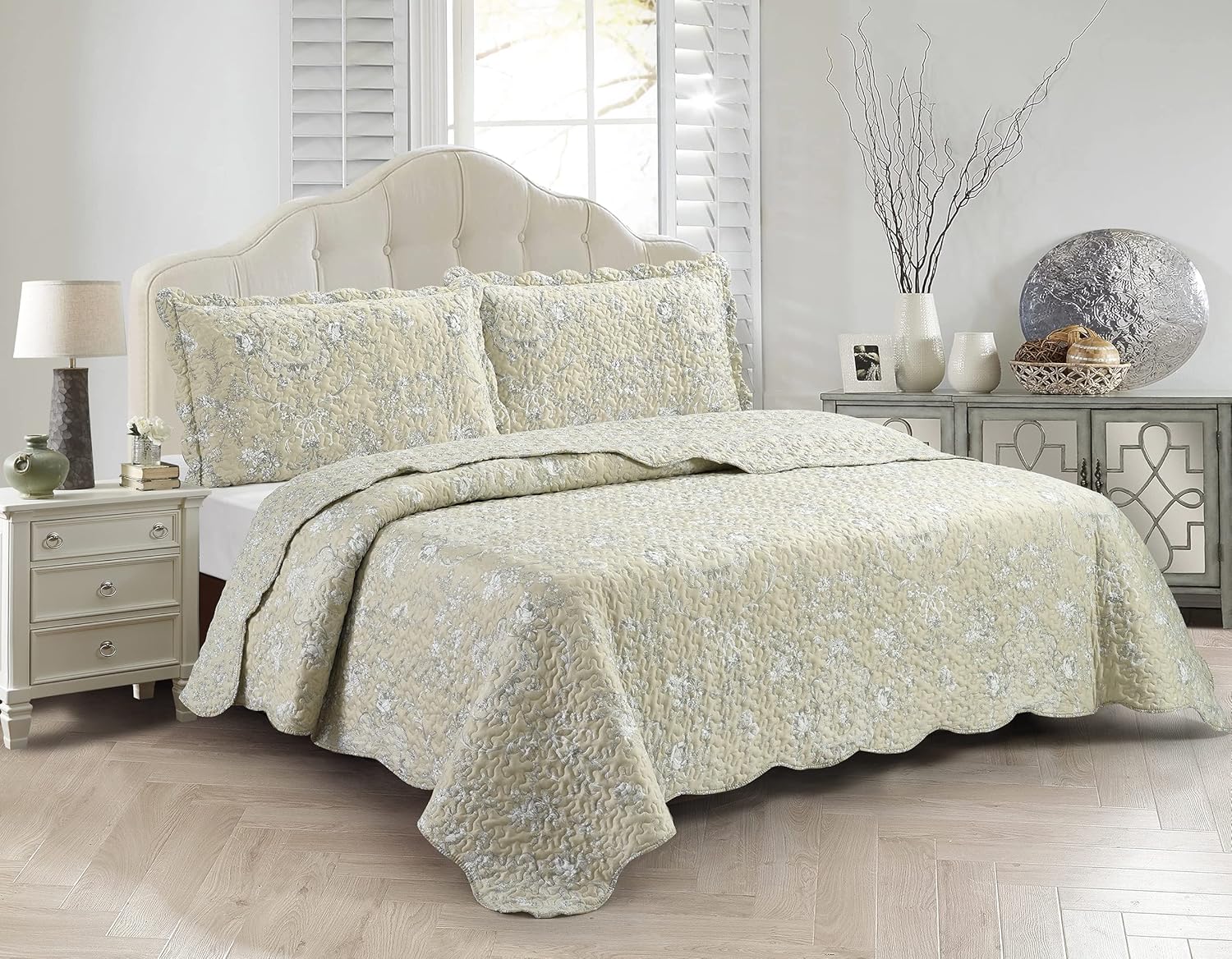 Brilliant Sunshine Blue Toile in Beige and Ivory Patches, 2-Piece Quilt Set with 1 Sham, Reversible Bedspread, Soft Lightweight Coverlet, All-Season, Twin, Blue
