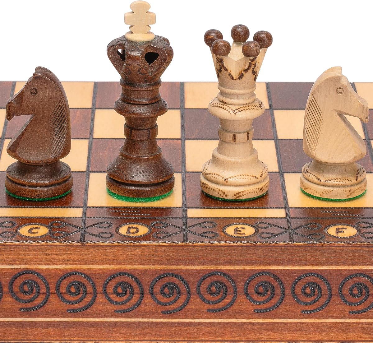Husaria Juego de ajedrez de madera internacional europeo, Ambassador - 21,7 pulgadas - Juego de ajedrez de gran tamaño con piezas de ajedrez hechas a mano y tablero plegable de fieltro