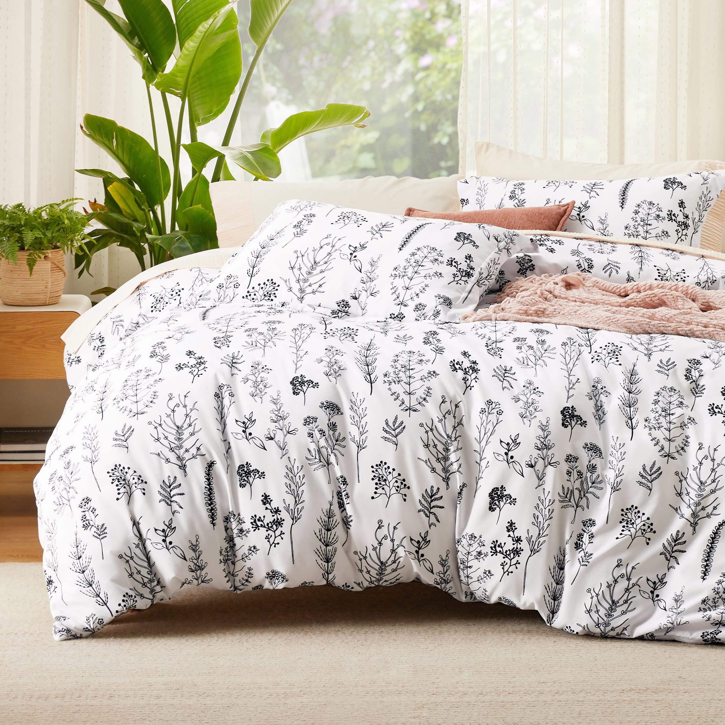 Bedsure King Comforter Set - Bright White Bed Set, 3 Pieces Cute Floral Bedding, 1 Soft Reversible Botanical Flowers Comforter and 2 Pillow Shams