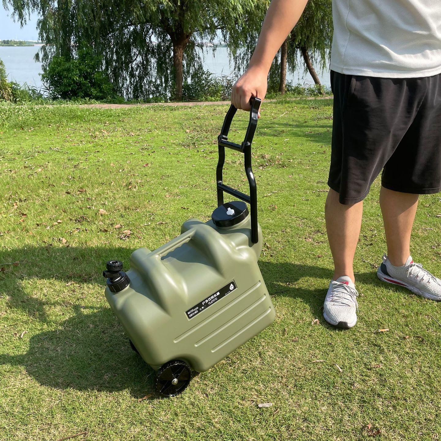 Outdoor Camping Water Storage Tank, Made of PE Material, Portable Water Tank with Wheels and Faucet, 28 liters (Black)
