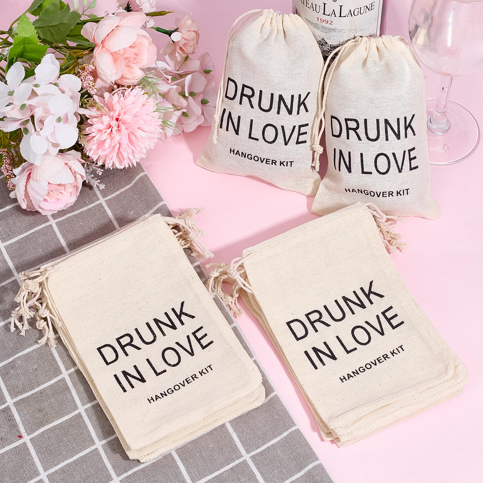 NICENEEDED 20 Sac de Survie en Mousseline de Coton de 4 x 6cm avec Cordon de Serrage pour Enterrement de Vie de Jeune Fille (Inlove)