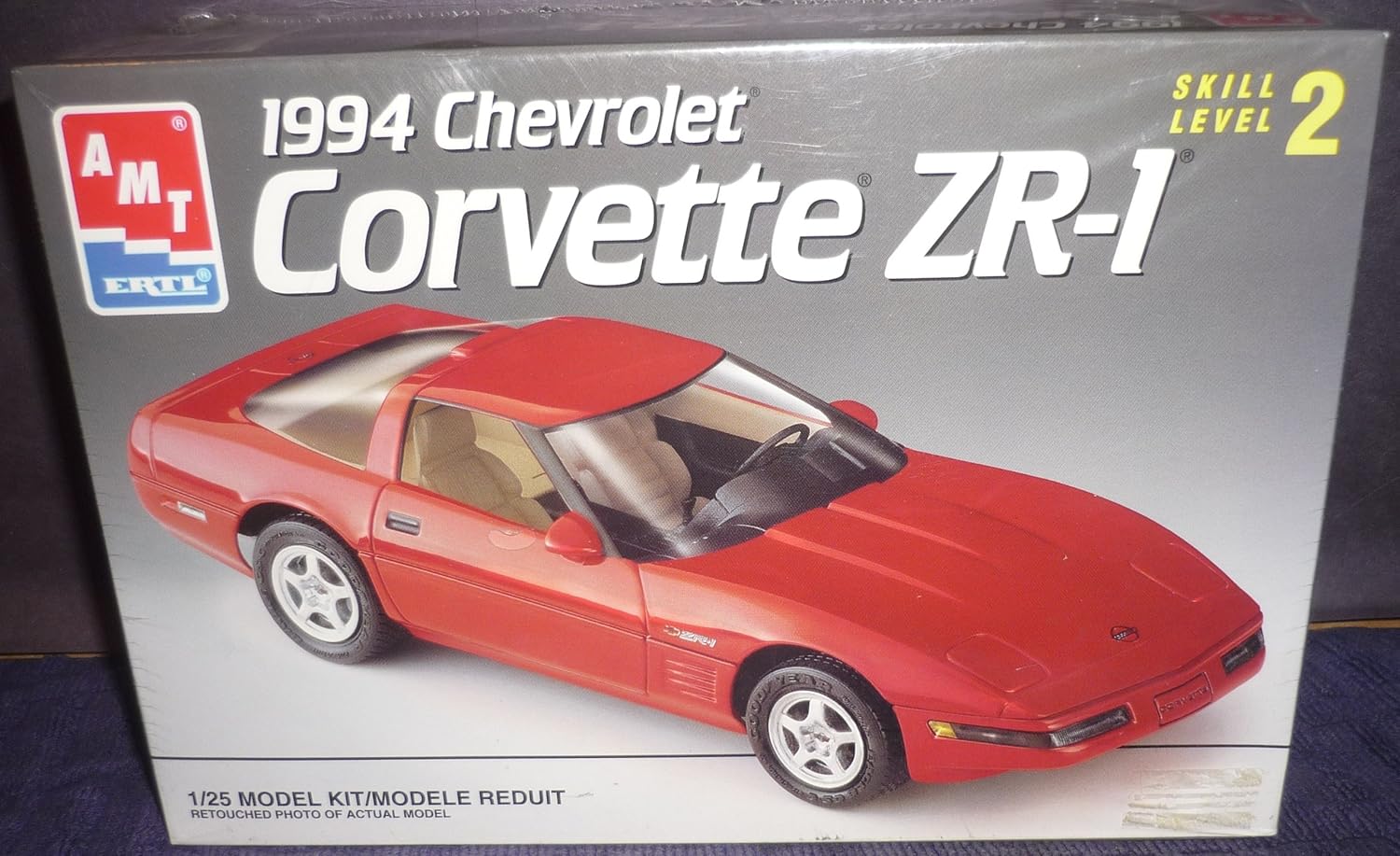 AMT #8069 ERTL 1994 Chevrolet Corvette ZR-1 1/25 Scale Plastic Model Kit