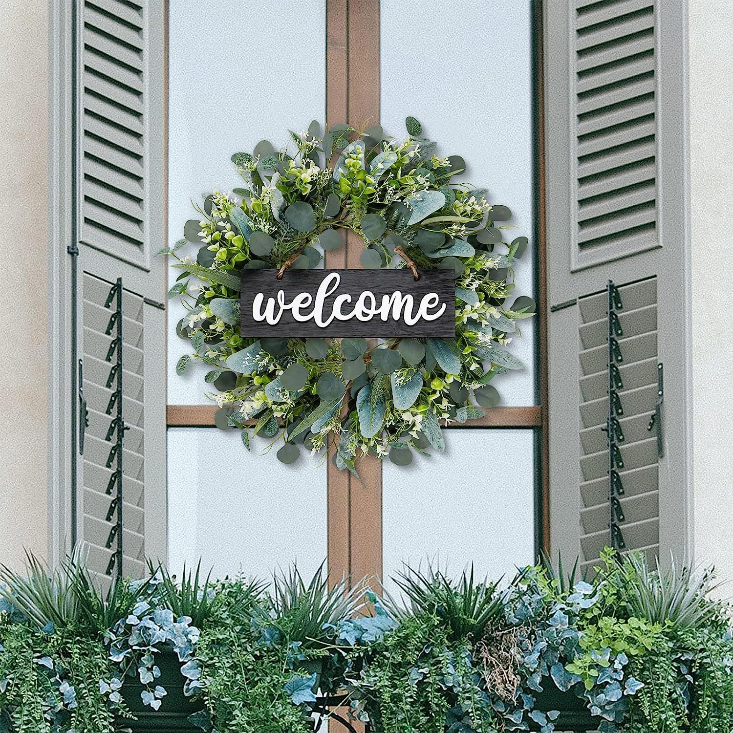 Dremisland Couronne d'eucalyptus verte avec panneau de bienvenue - 55,9 cm - Couronne d'eucalyptus artificielle pour porte d'entrée, fenêtre, festival, ferme, terrasse, décoration de jardin (noir)