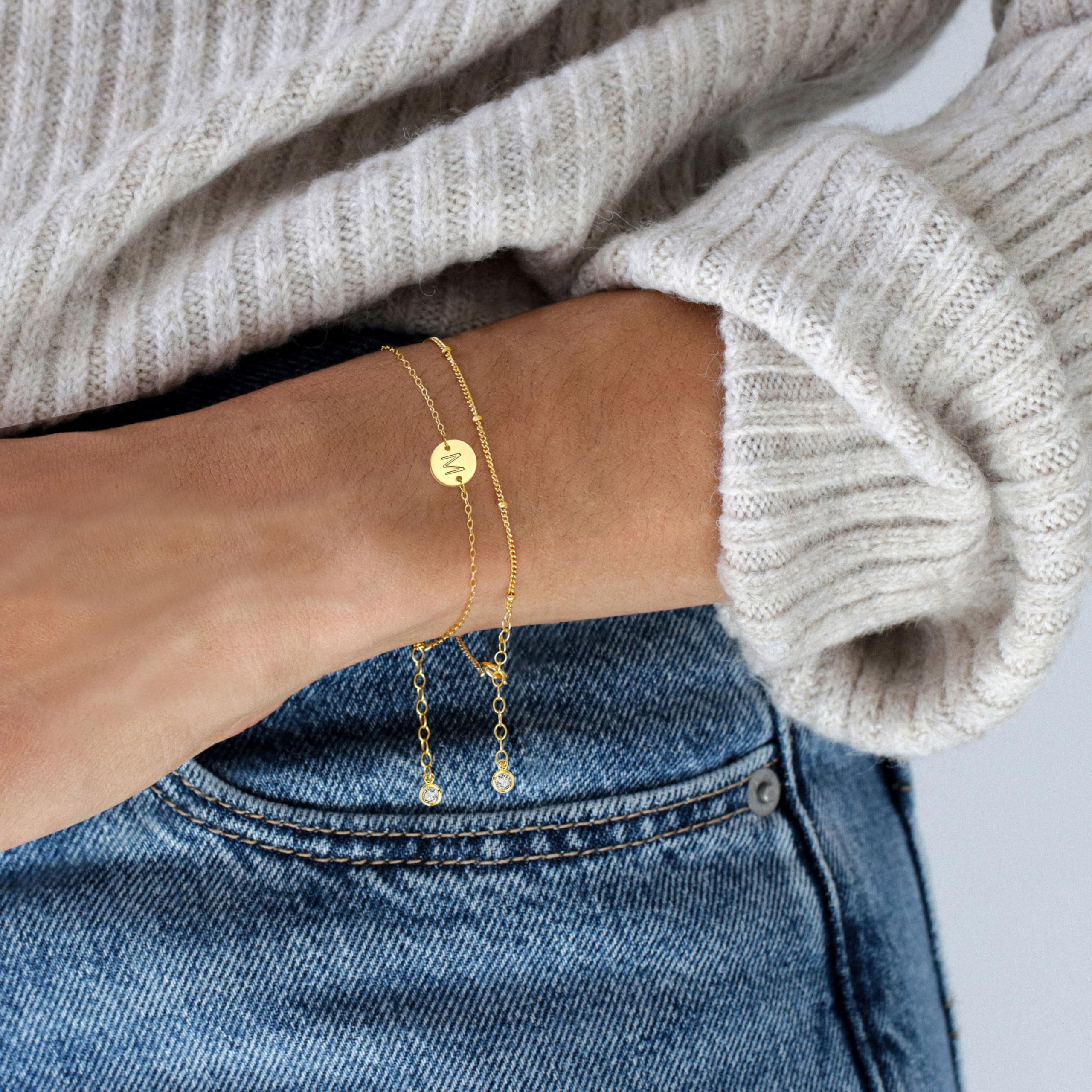 ZHESHY Bracelet Or avec Initiales Femme Fantaisie Plaqué Or 14 Carats Fin Chaîne Lot Bracelet Lettres A-Z Réglables Double Gourmette Bijoux Idee Cadeau Personnalisé pour Femmes et Filles Enfant