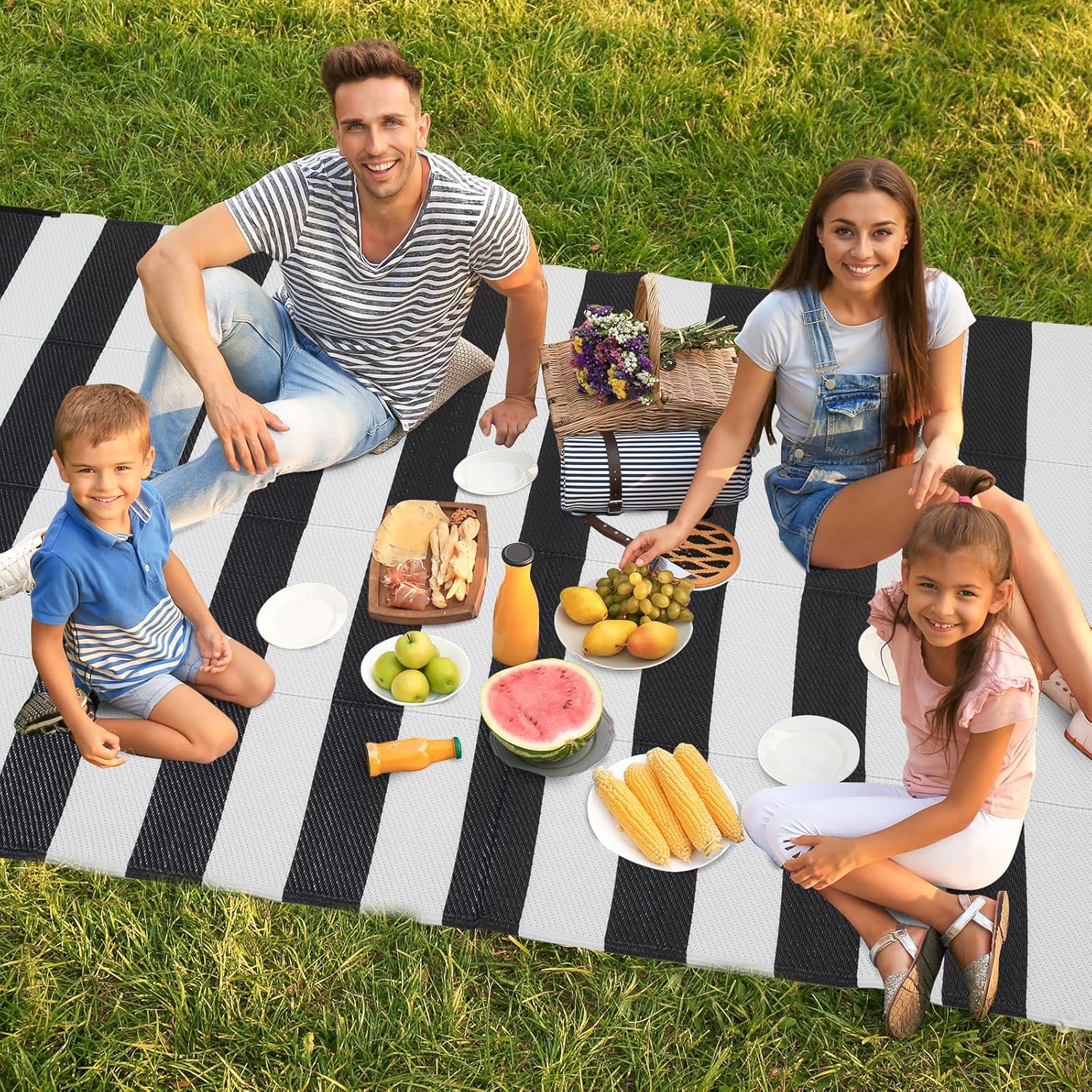 STRICKLANDHOME Outdoor Rug 6 x 9 ft, Reversible Plastic Straw Rug for Patio, Waterproof Large Outdoor Carpet for RV, Patio, Camping, Backyard, Deck, Picnic, Beach, Black & White