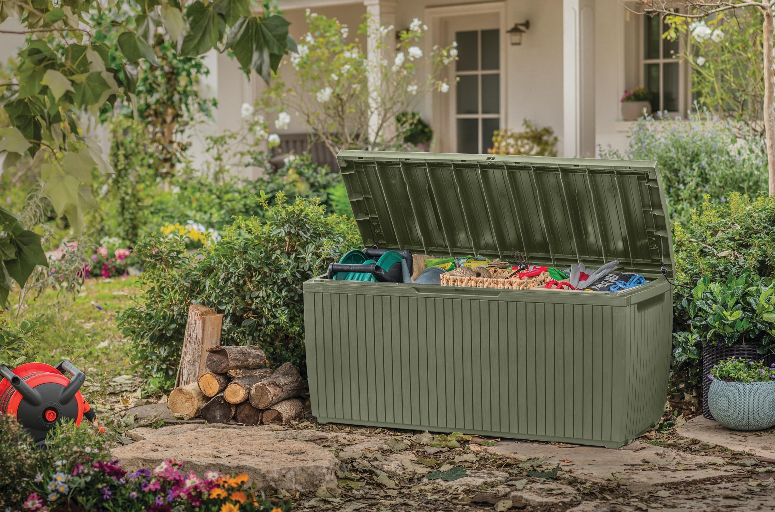 Keter Springwood - Caja de almacenamiento para jardín, hasta 305 L, 123 x 53,5 x 57 H, color verde