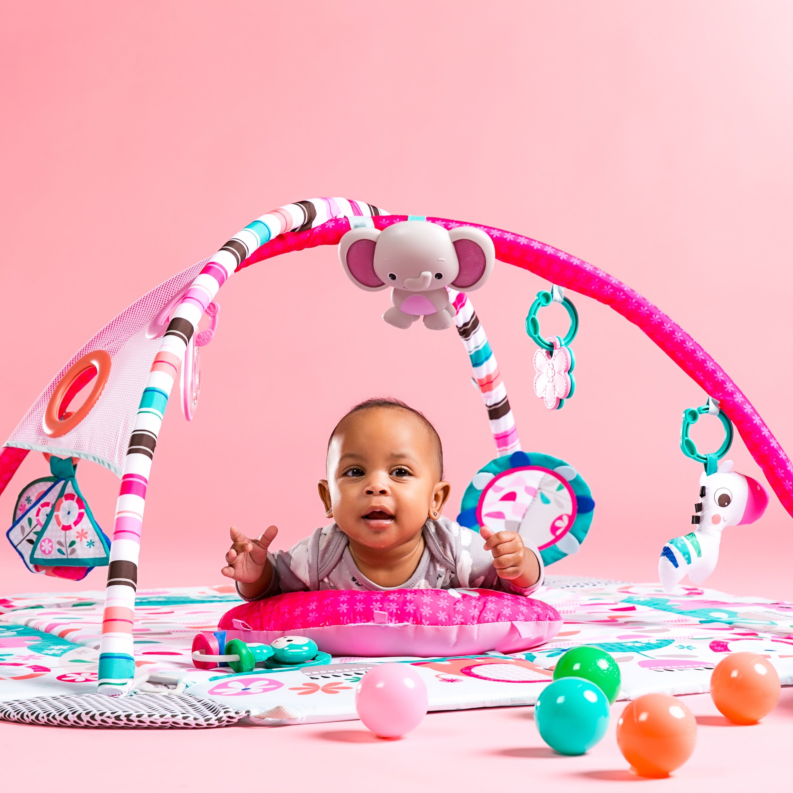 Bright Starts, 5 in 1 Spieldecke mit Spielbogen, Your Way Ball Play - mit anpassbaren Wänden, Melodien sowie 35 Bällen und weiteren Spielzeugen, pink